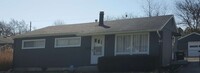 Building Photo - Charming 3 bed 1.5 bath w/AC, mostly finis...