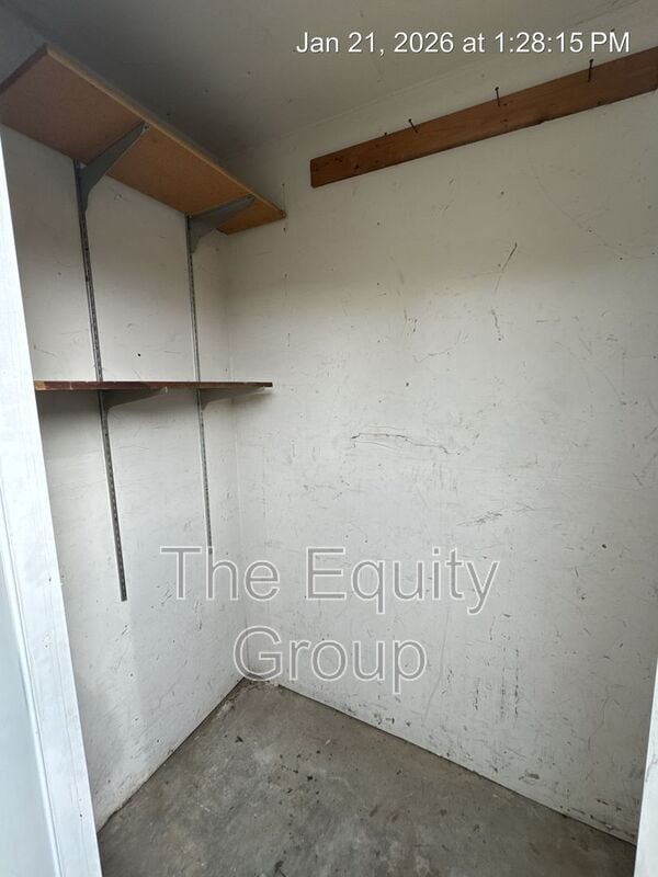 Building Photo - 2025 S Tracy Ct