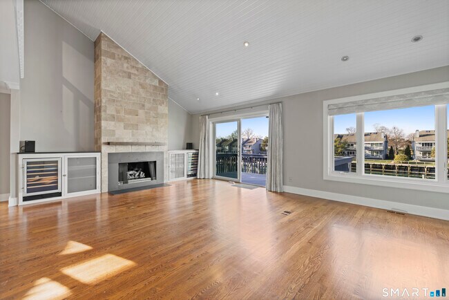 Building Photo - 1 Island Dr