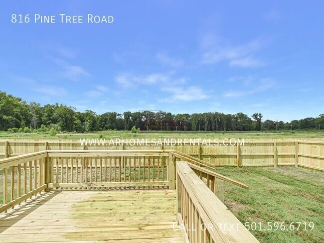 Building Photo - 816 Pine Tree Rd