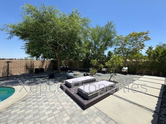 Building Photo - 74635 Tesla Dr