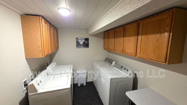 Building Photo - 3947 E Calvary Rd