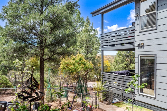 Building Photo - 1207 N Arrowhead Dr