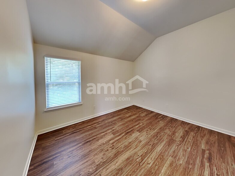 Building Photo - 402 Cleburne Pl