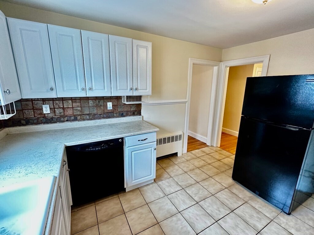 Building Photo - 27 Heath St