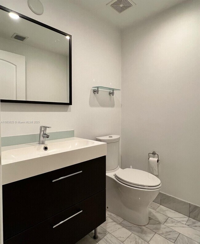 Building Photo - 215 Phoenetia Ave