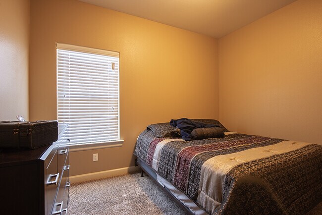 Building Photo - STYLISH EASTSIDE HOME
