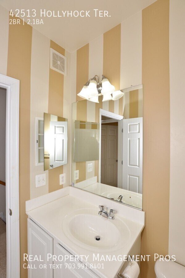 Building Photo - 42513 Hollyhock Terrace