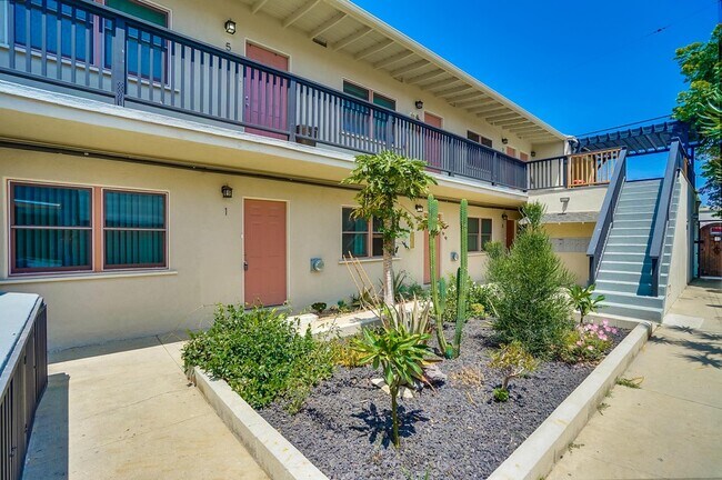 Building Photo - 457 W 4th St