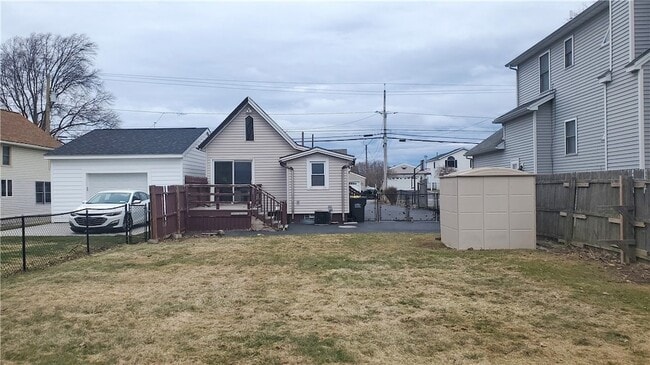 Building Photo - 2331 Edgemere Dr