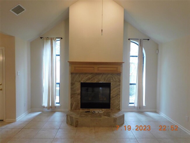 Building Photo - 4930 Julia Ct