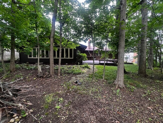 Building Photo - 809 Overlook Dr