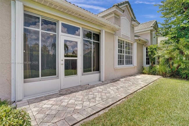 Building Photo - 1632 SW Harbour Isles Cir