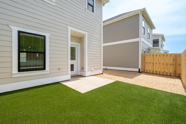 Building Photo - Rental Home with Elevated Amenities