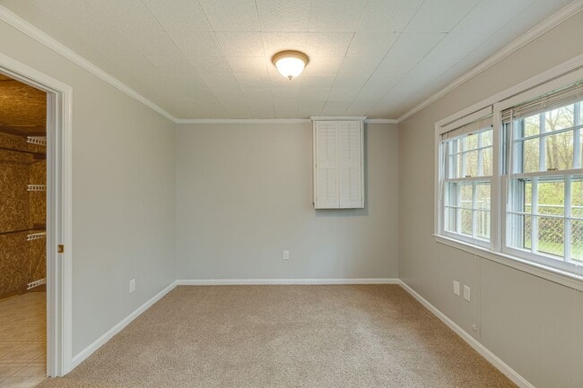Building Photo - 3303 Spring Lake Ct