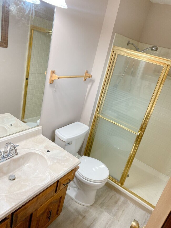 Building Photo - 3BD, 2BTH Bellevue Charmer Ready for YOU, $2,300!!