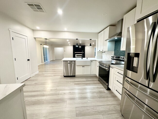 Building Photo - 2315 Tavern Rd