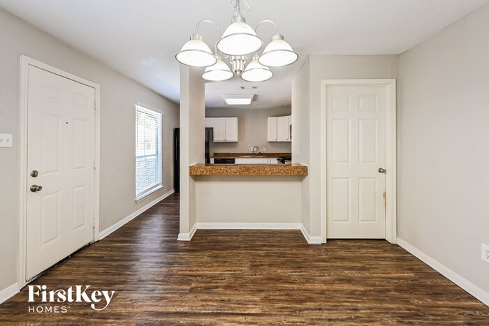 Building Photo - 15827 Pine Mountain Dr