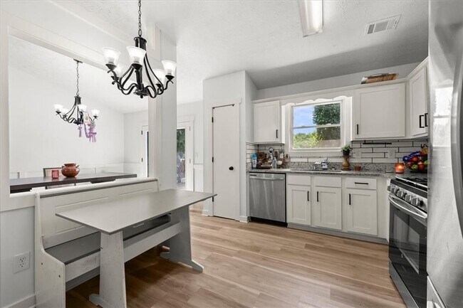 Building Photo - 6338 Stablewood Way