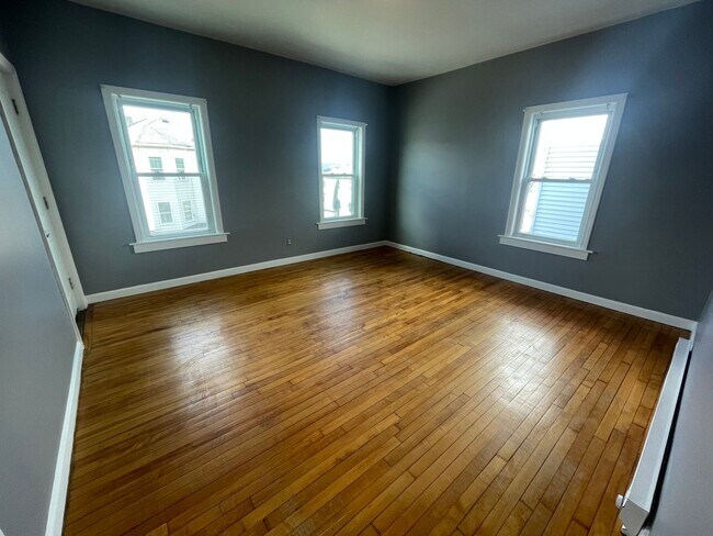 Building Photo - 77 Fox St