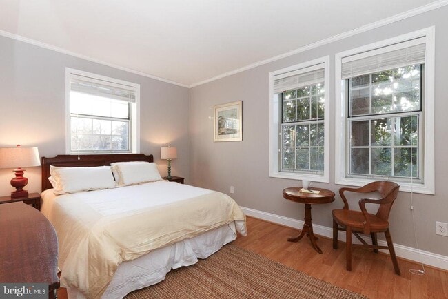 Building Photo - 1800 Queens Ln