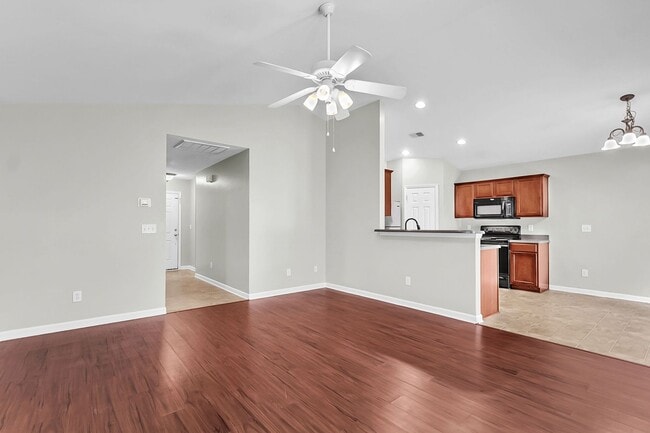 Building Photo - Charming 3-Bedroom, 2-Bath Home available ...