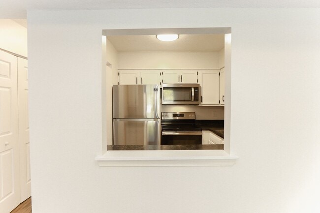 Building Photo - WILLIAMSBURG 2 Bedroom 1.5 Bath Townhome