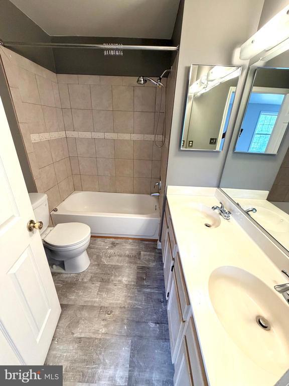 Building Photo - 5053 Colburn Terrace