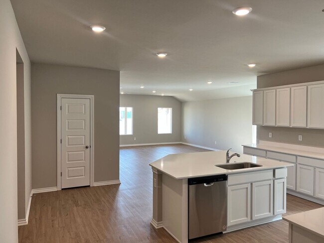 Building Photo - Beautiful Brand New 4 Bedroom Home in Must...