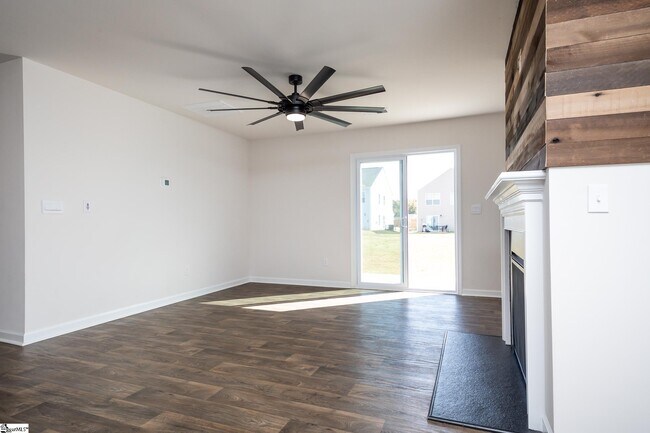 Building Photo - 114 Green Oak Dr