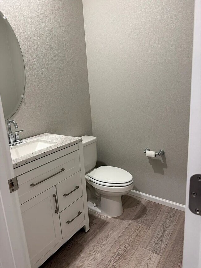 Building Photo - 745 N Tempe St