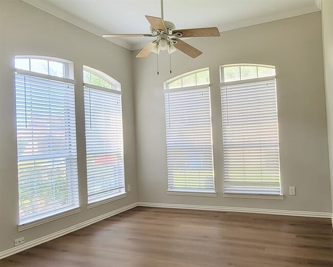 Building Photo - 618 Rivercove Dr