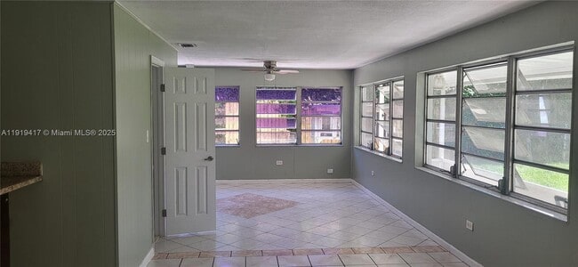 Building Photo - 1310 NE 143rd St