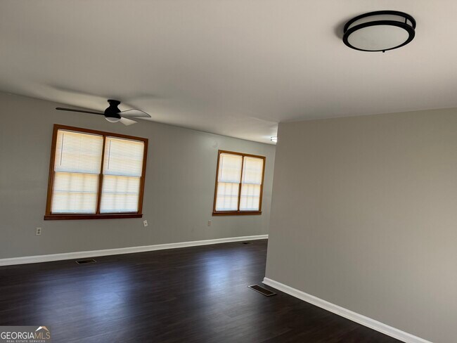 Building Photo - 1780 Elmwood Cir