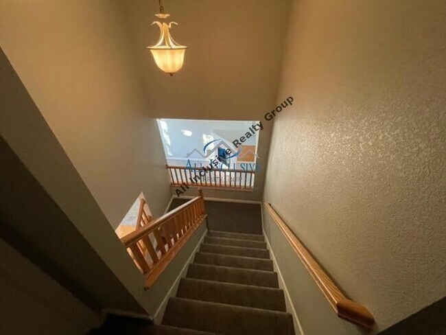 Building Photo - Charming 3-Bedroom Home in Desirable Folso...