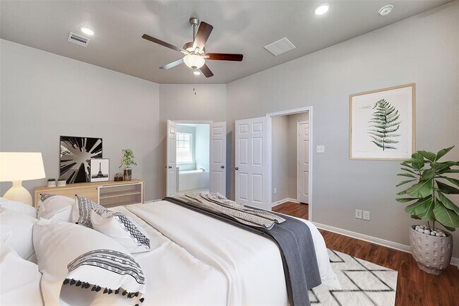 Building Photo - 1042 Tomball Downs Dr