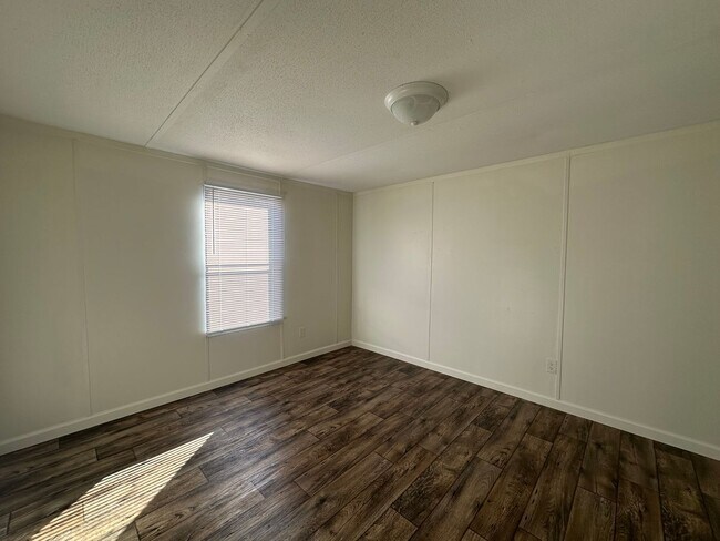 Building Photo - 1305 13th St