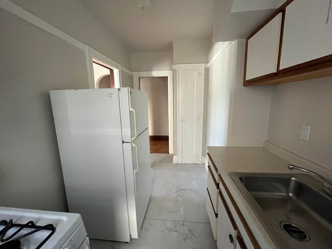 Building Photo - 4573 S Lake Dr