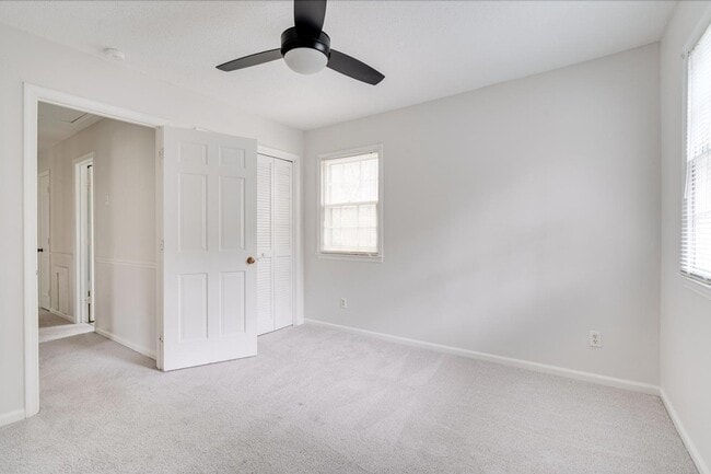 Building Photo - 2437 Tilghman Cir