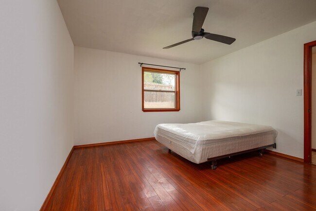Building Photo - 2911 Avenida Alamosa