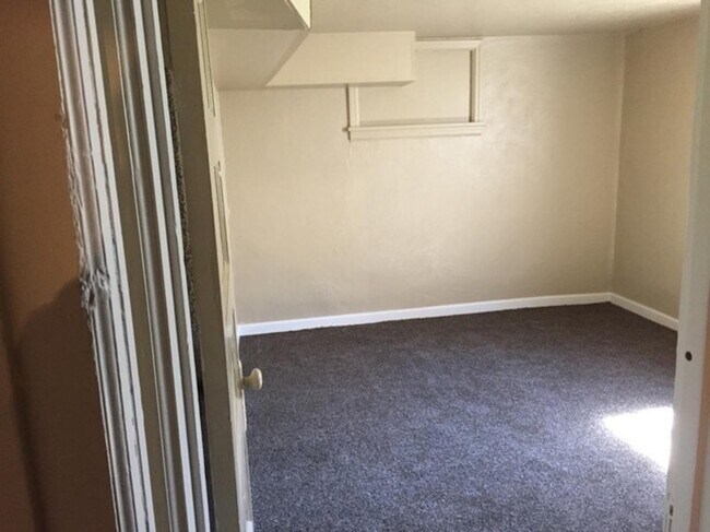 Building Photo - 1412 E 16th St