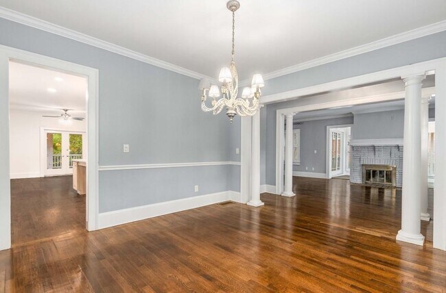 Building Photo - 656 Yorkshire Rd NE