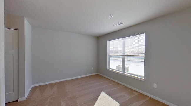 Building Photo - Lower 1 Bedroom 1 Bathroom Apartment is Available