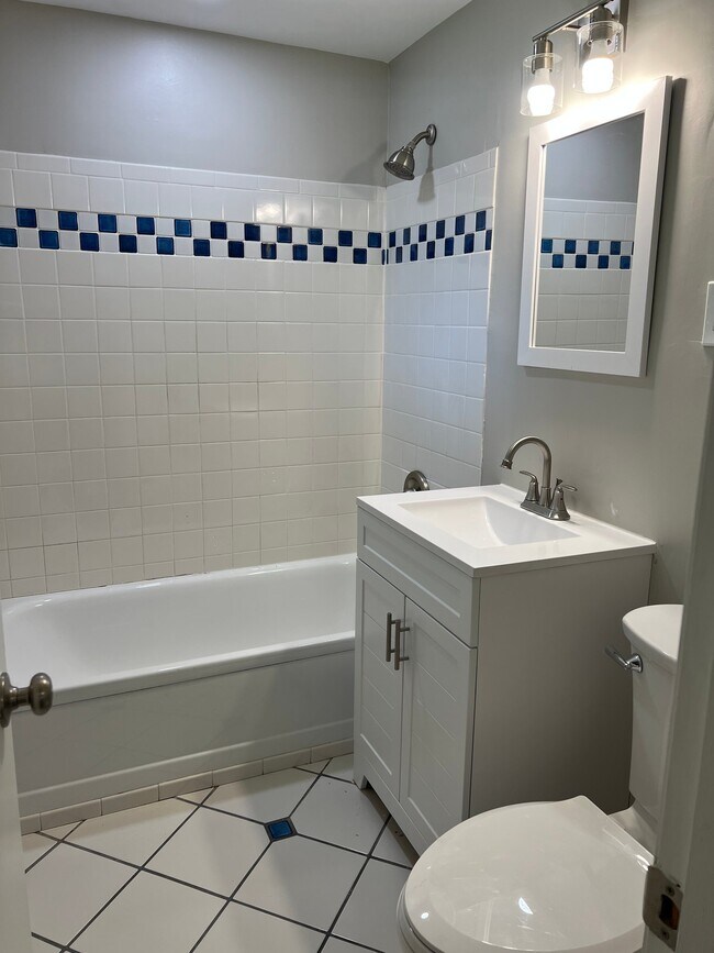 Building Photo - 2543 Walford Dr