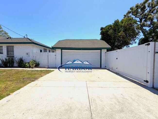 Building Photo - 1667 N Lagoon Ave