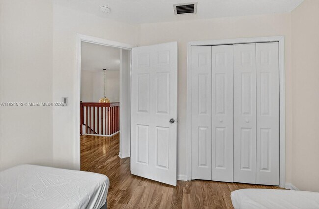 Building Photo - 14076 S Forest Oak Cir