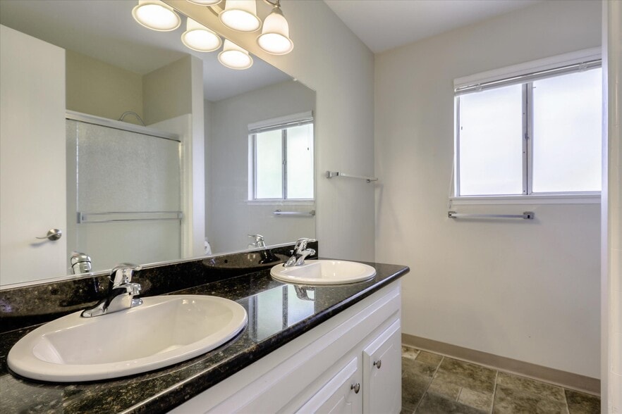 Building Photo - 66 Miramonte Dr