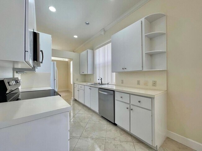 Building Photo - 252 Sussex Cir