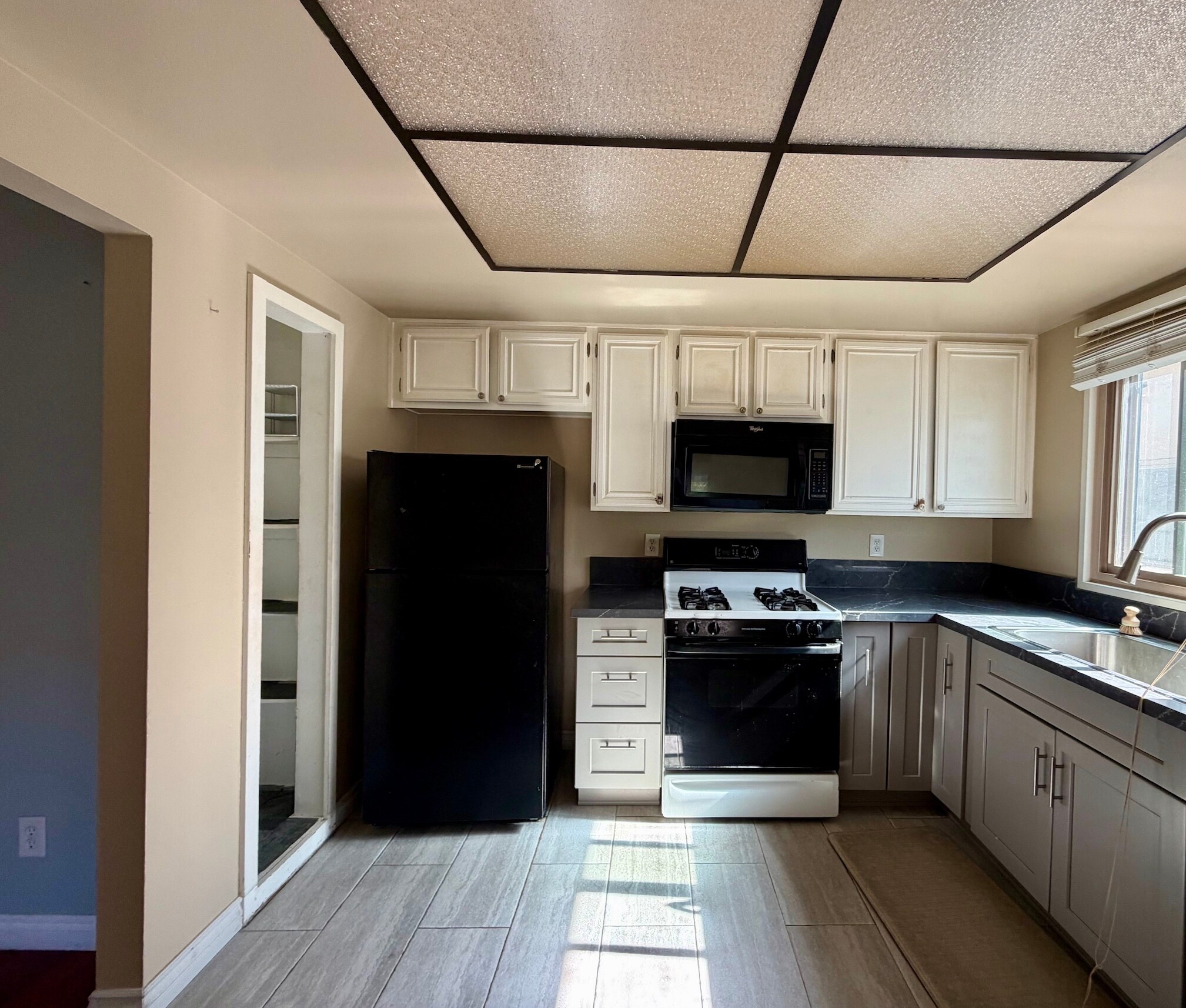 Building Photo - 6716 Clybourn Ave