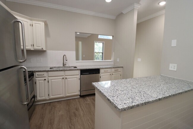 Building Photo - Luxury 3BR/2BA Renovated Condo